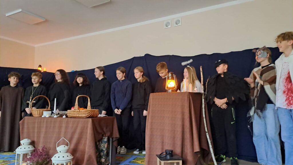 Dramat Adama Mickiewicza „Dziady” w wykonaniu klasy 7